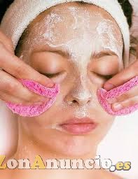 Esteticista con salón de belleza en Granada.